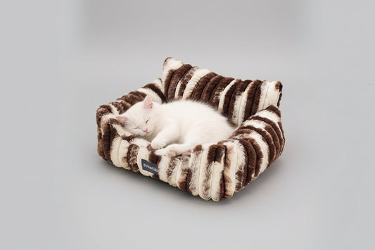 Cat lying on a zebra-patterned pet bed with text about spaciousness.